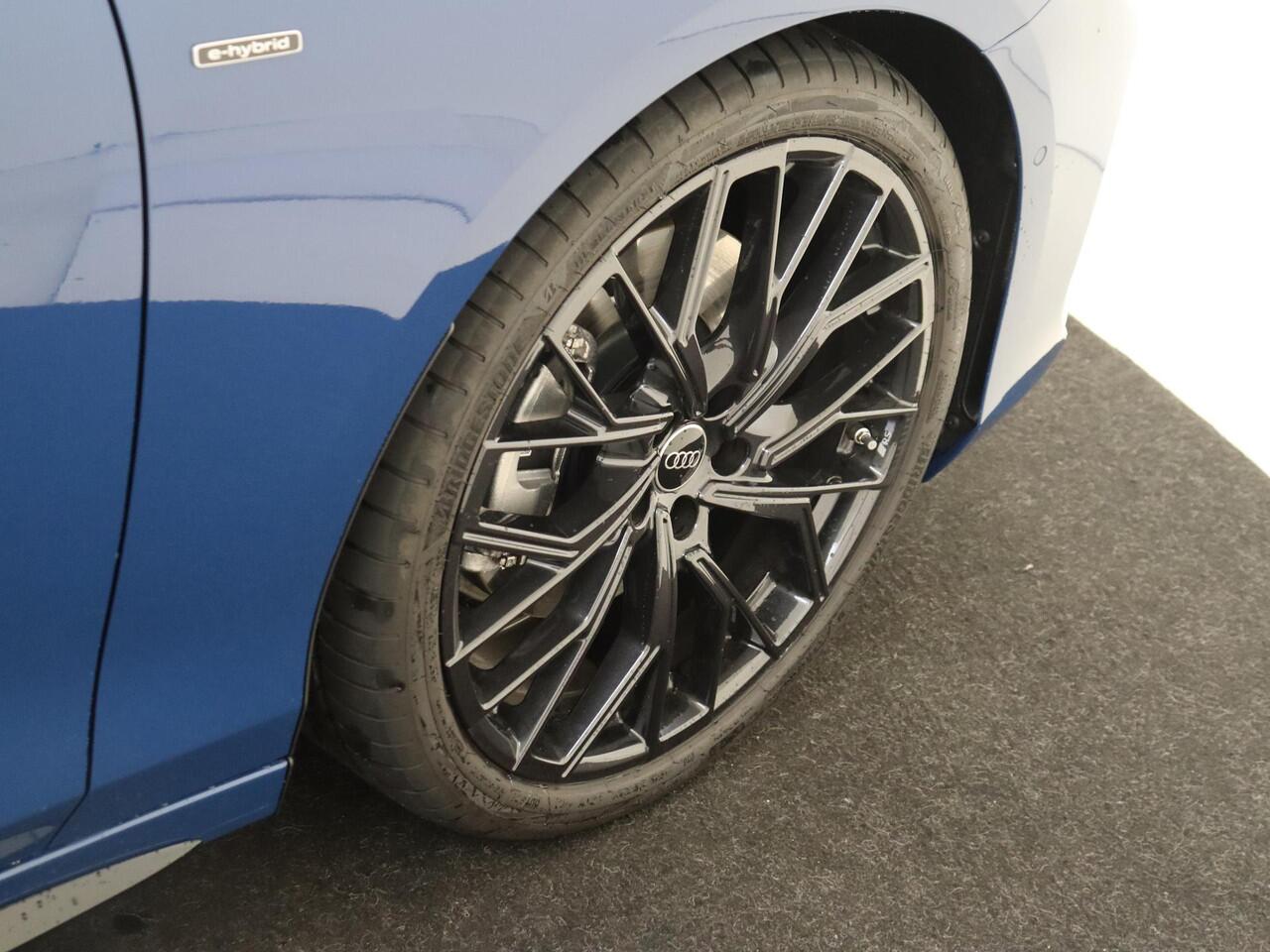 Audi A6 Limousine 2.0 e-hybrid 299pk quattro S edition | 21 inch LM velgen | Leder/alcantara bekleding | Carbon inleg | Elek. verstelbare voorstoelen | Comfortsleutel