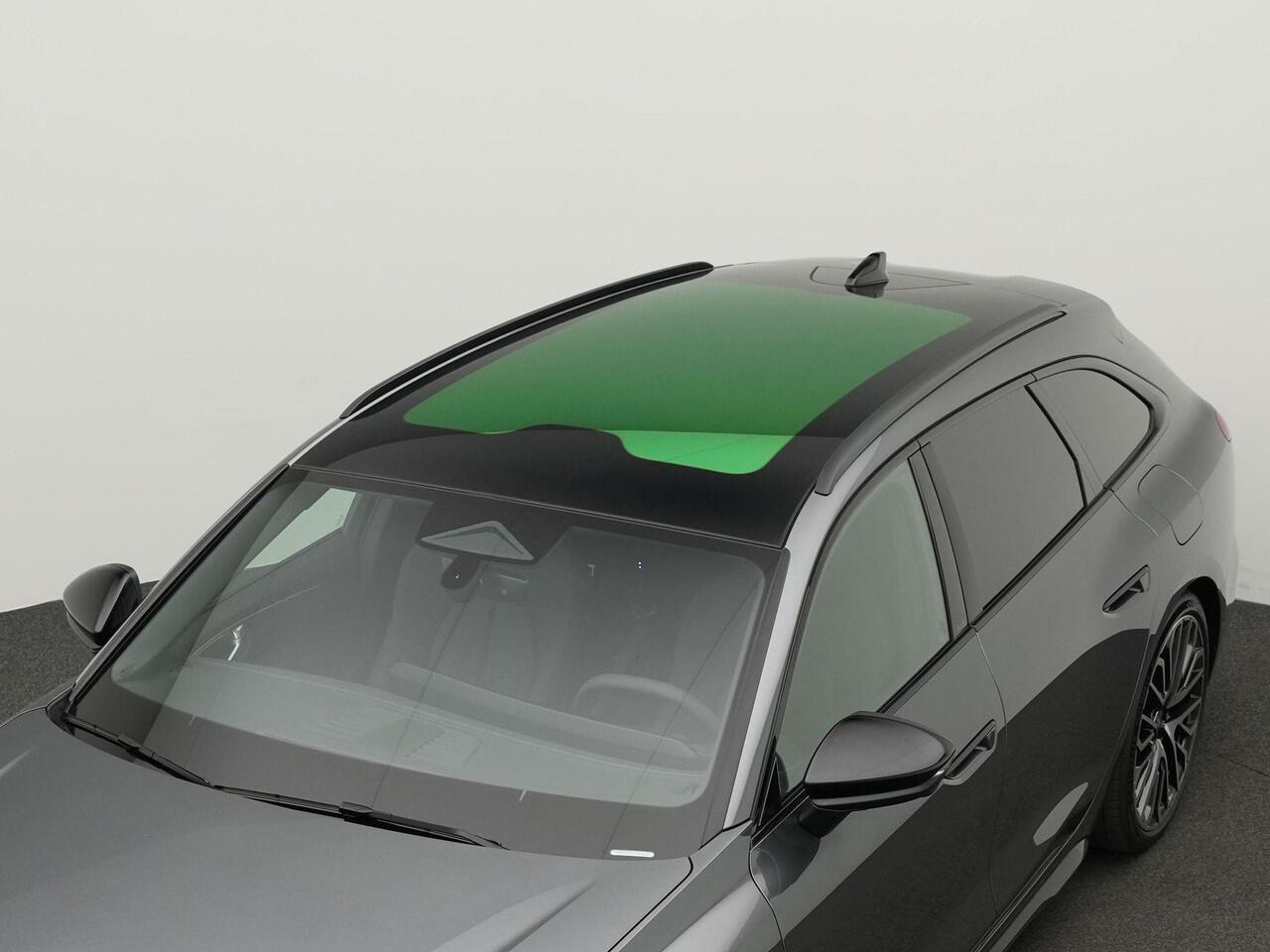 Audi A6 Avant e-hybrid 367 pk S-tronic quattro S edition Competition | Tech pro | Adaptieve luchtvering | Glazen panoramadak met smart glass |