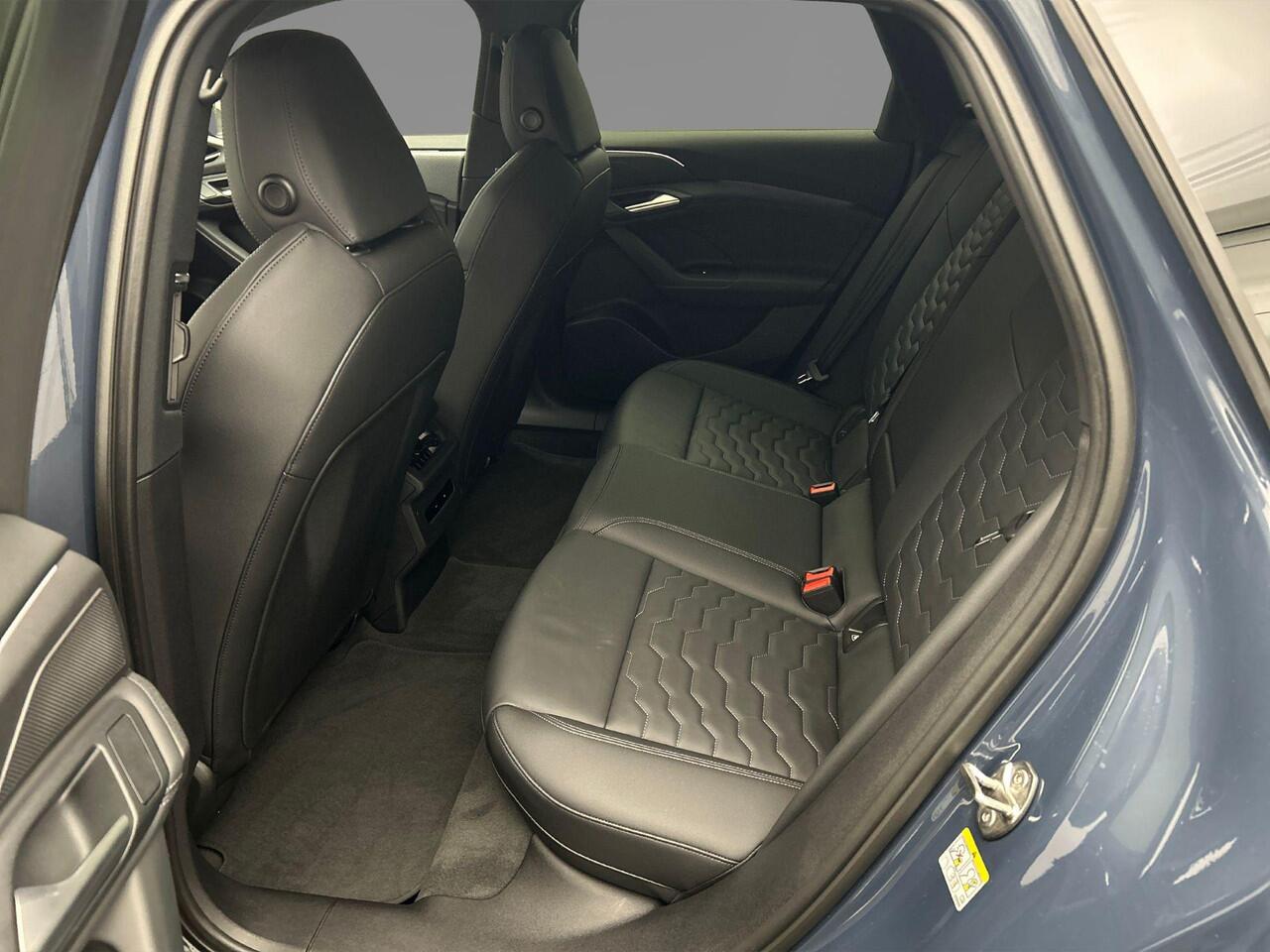 Audi A6 Avant e-tron S edition performance 100 kWh | Tech plus | 360 Camera | Matrix-led | bijrijdersdisplay | optiekzwart |