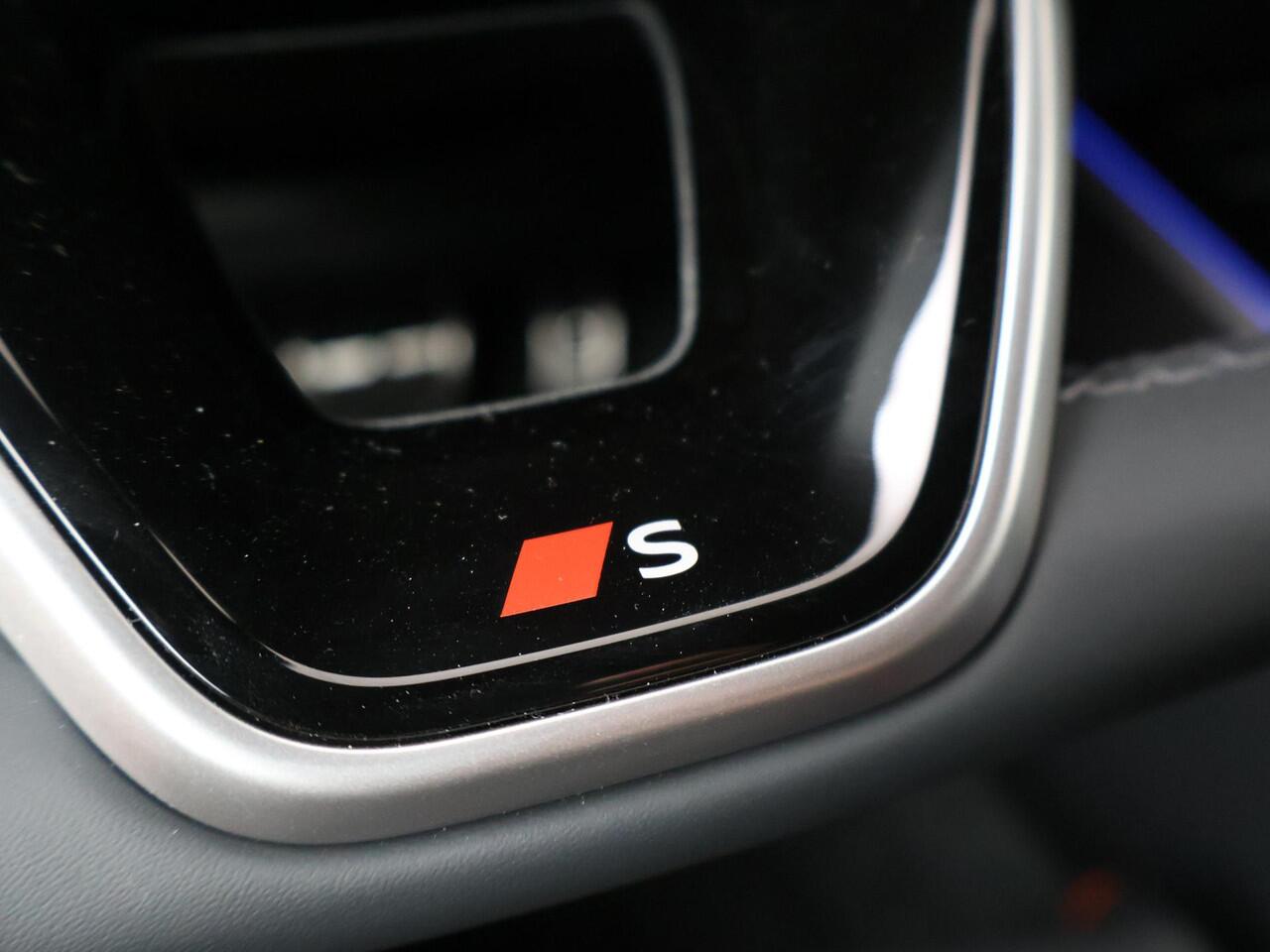 Audi A6 Limousine e-hybrid quattro S-Edition | Akoestisch glas | Lichtpakket pro met ambient lighting | S line exterieur | S-interieur sportstoelen zwart alcantara | Tech plus | Adaptive cruise assist plus | Memory Seats | 21 Inch LM-Velgen Audi sport Multispaaks