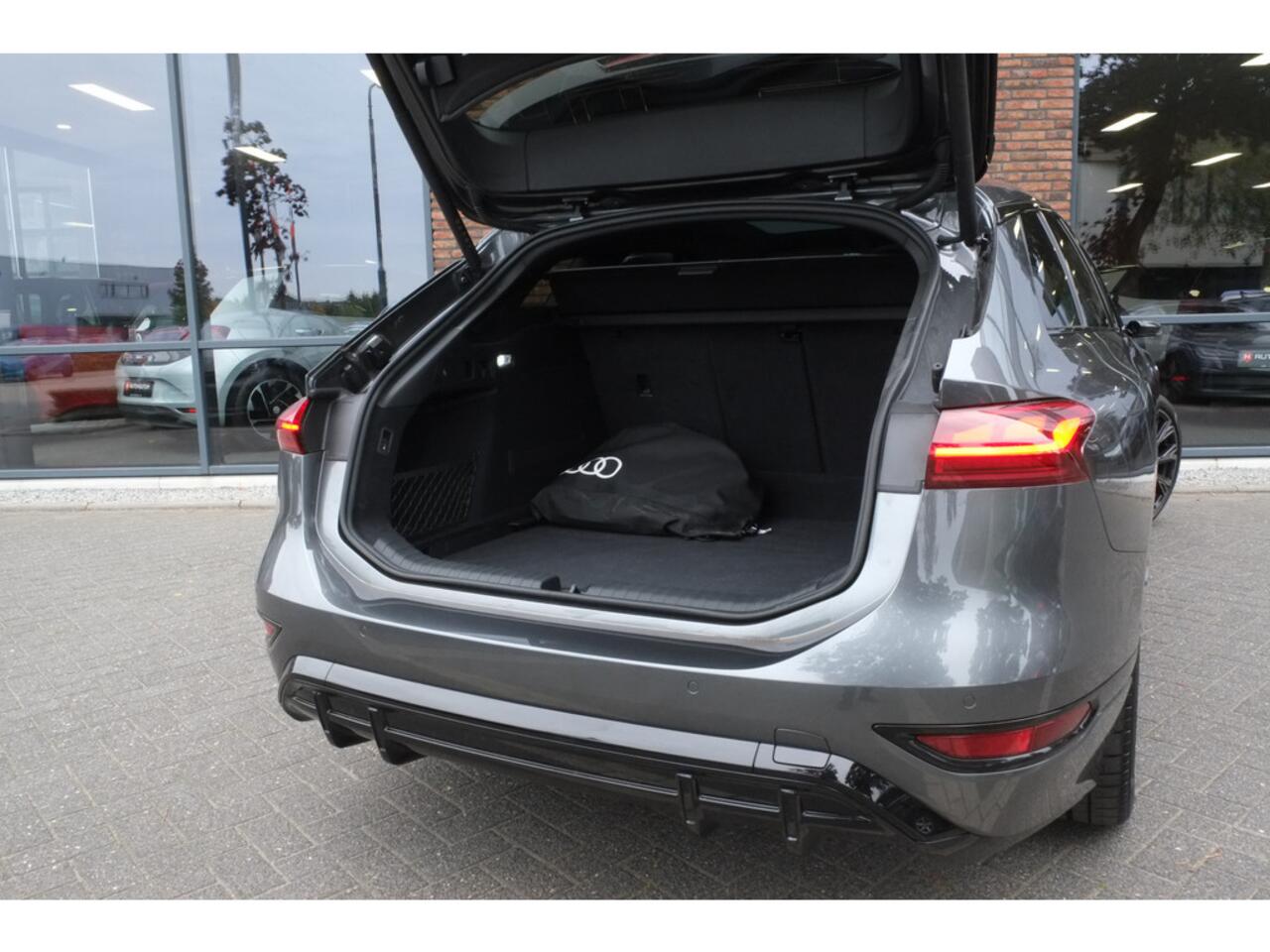 Audi A6 Avant e-tron S edition quattro 428pk, 100 kWh accu, Trekhaak, Pa