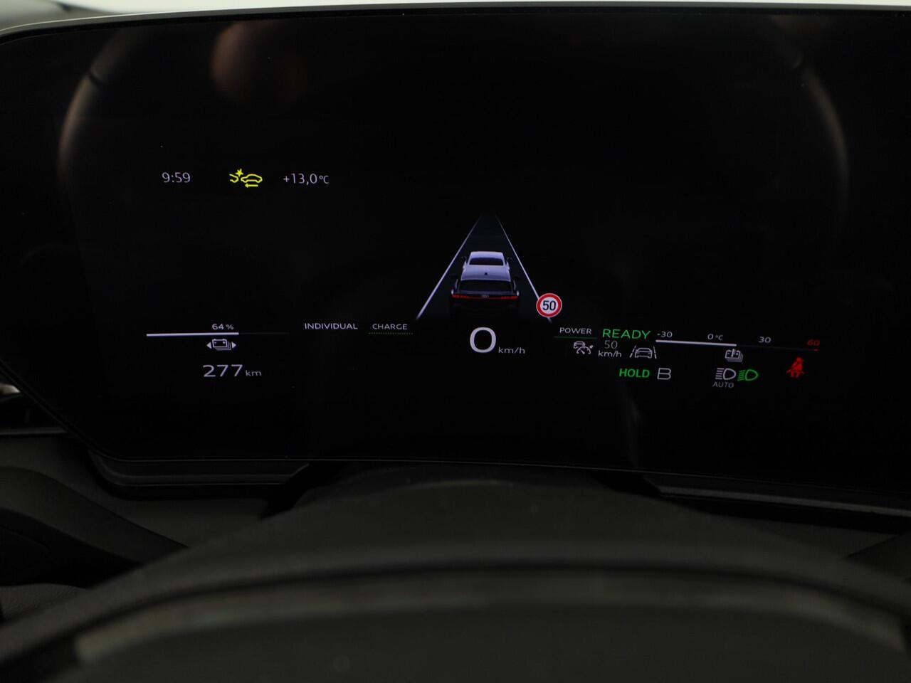 Audi A6 Avant e-tron Advanced edition performance 100 kWh 367 pk | Navigatie | Warmtepomp | Parkeersensoren (Park assist) | Rondomzicht camera | Elektr. voorstoelen | Stoelverwarming v/a | Matrix LED |