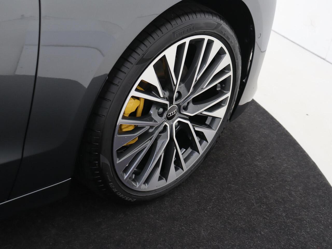 Audi A6 Avant e-tron S edition 83 kWh | Lederen bekleding | Winterpakket | 21 inch LM velgen | Bijrijdersbeeldscherm | Privacy glass