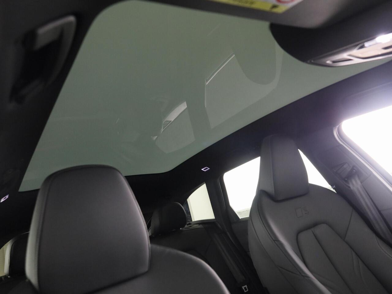 Audi A6 Avant S edition Competition e-hybrid 270 kW / 367 PK | Luchtvering | MMI experience pro | Tech plus | Panoramadak |