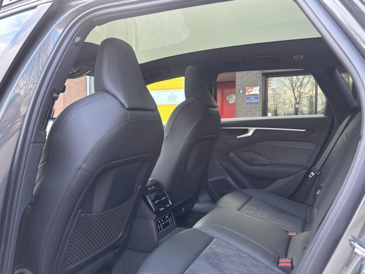 Audi A6 Avant e-Hybrid S-Line Quattro 4AS Trekhaak Pano 21" Memory BTW