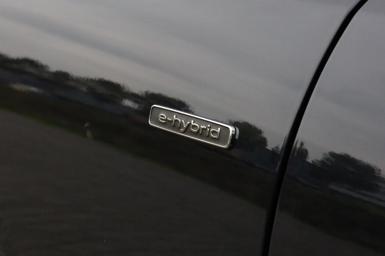 Audi A6 Avant e-hybrid Competition Trekhaak l Massage l Pano.dak