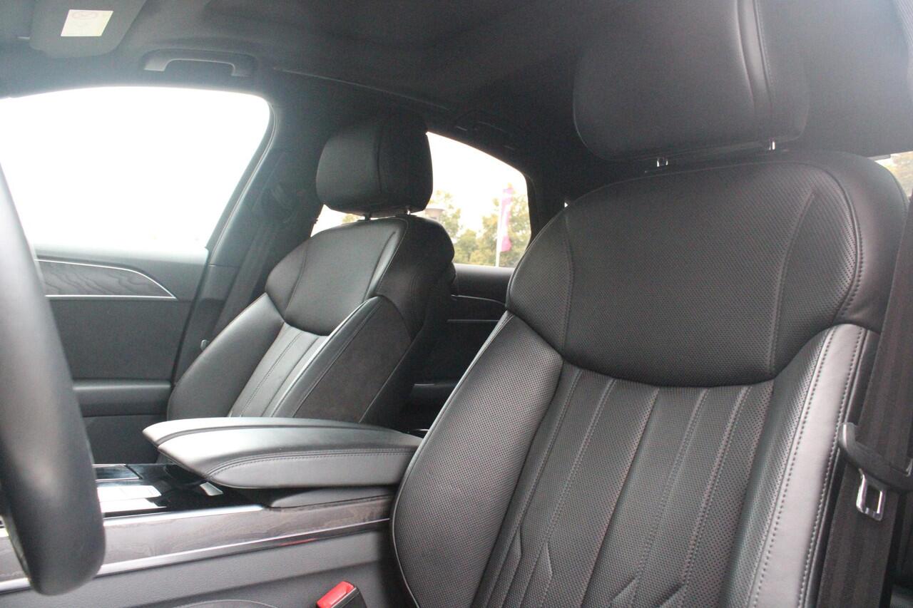 Audi A8 60 TFSI 450PK e-HYBRID QUATTRO PRO LINE PLUS | PANORAMISCH SCHUIF/KANTEL DAK | STUUR/STOEL VERWARMING | ELEKTRISCH BEDIENBAAR STUURKOLOM | SFEER VERLICHTING | COMFORT HOOFDSTEUNEN | LICHTMETALEN VELGEN 20" | BANG & OLUFSEN SOUND SYSTEM | SERVOSLUITING VOO