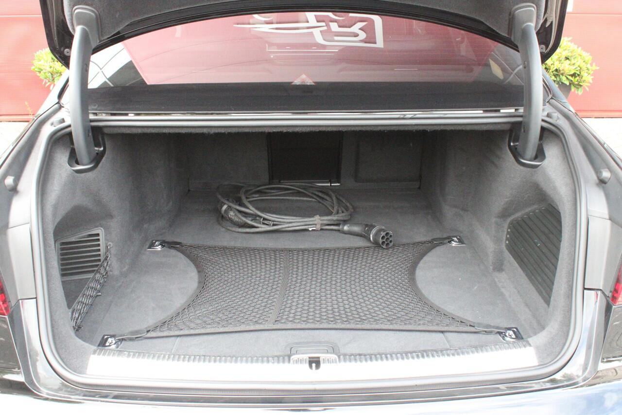 Audi A8 60 TFSI 450PK e-HYBRID QUATTRO PRO LINE PLUS | PANORAMISCH SCHUIF/KANTEL DAK | STUUR/STOEL VERWARMING | ELEKTRISCH BEDIENBAAR STUURKOLOM | SFEER VERLICHTING | COMFORT HOOFDSTEUNEN | LICHTMETALEN VELGEN 20" | BANG & OLUFSEN SOUND SYSTEM | SERVOSLUITING VOO