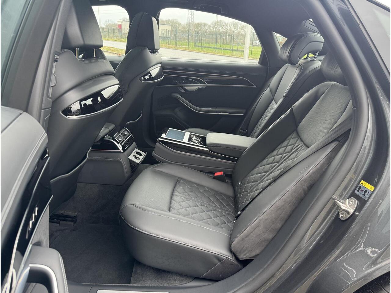 Audi A8 60 TFSI e quattro 462 PK | BTW | S line | Massage | Matrix | Longe range