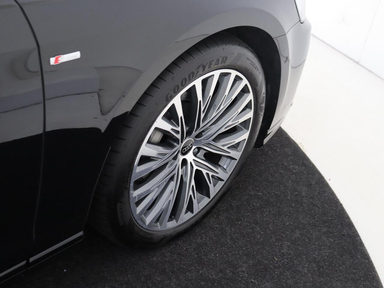 Audi A8 60 TFSI e quattro | Panoramadak | Luchtvering | Bang & Olufsen | 360 camera | 4-zone airco inclusief stoelverwarming achter | Head-up display | Stoelventilatie voor inclusief massagefunctie | Servosluiting portieren | LED matrix verlichting |