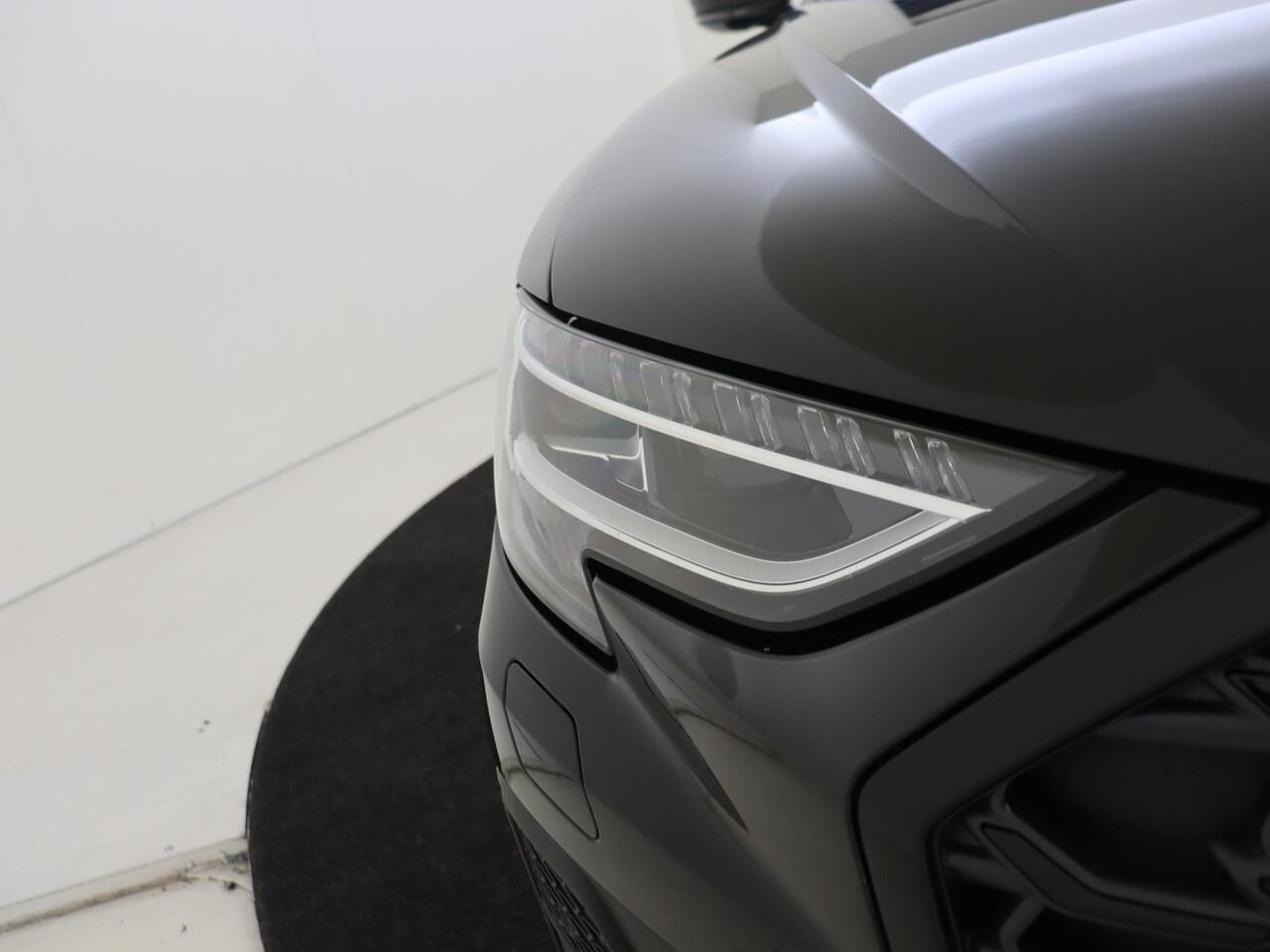 Audi A8 60 TFSI e quattro | Panoramadak | Luchtvering | Bang & Olufsen | 360 camera | 4-zone airco inclusief stoelverwarming achter | Head-up display | Stoelventilatie voor inclusief massagefunctie | Servosluiting portieren | LED matrix verlichting |