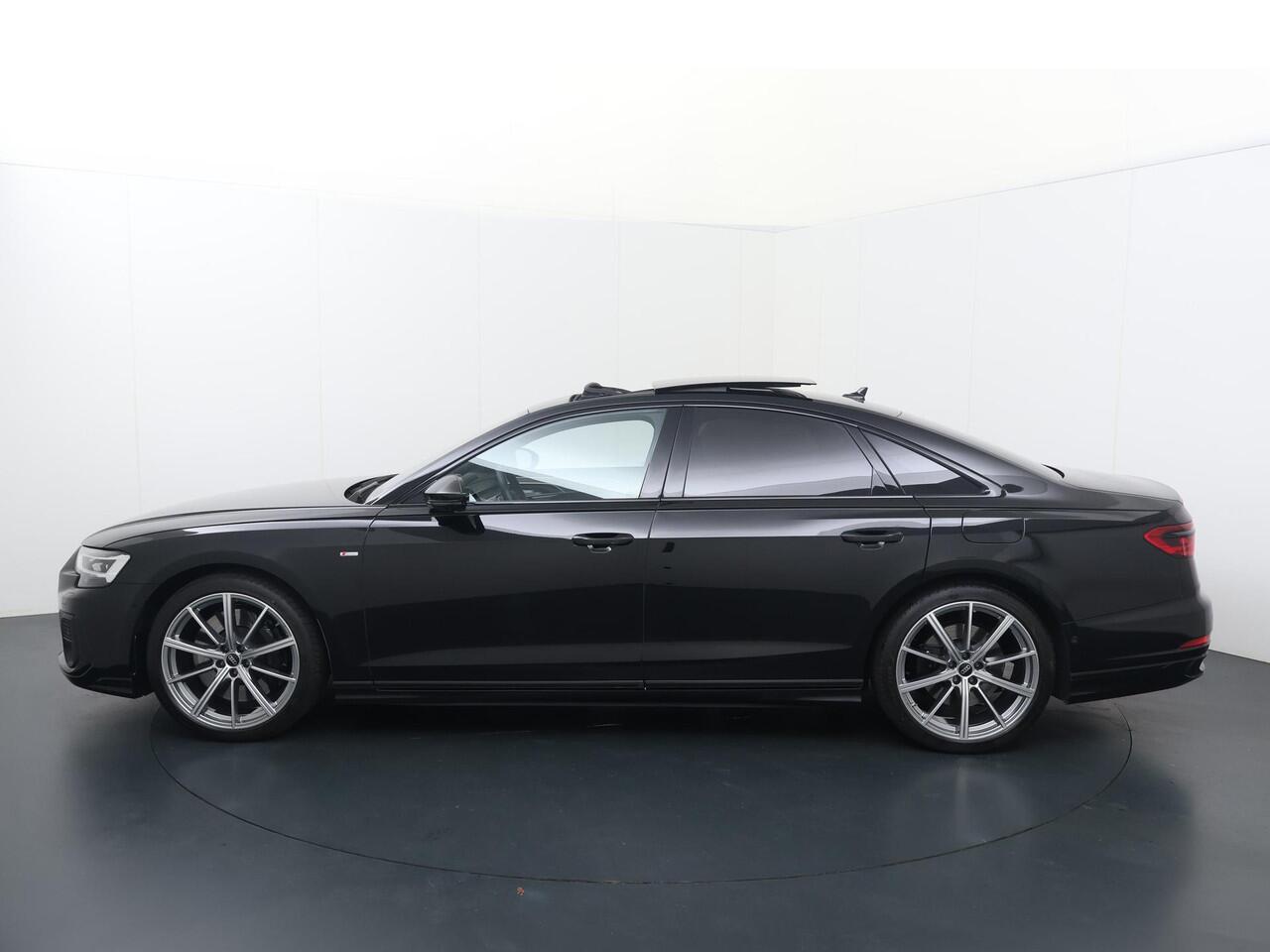 Audi A8 60 TFSI e quattro | 462 PK | SoH 89% | Panoramadak | Digitale Matrix LED koplampen | Nachtzicht assistent | Head-up display | 360 graden Area view | 21" LM velgen | S line | Luchtvering | Vierwielbesturing |