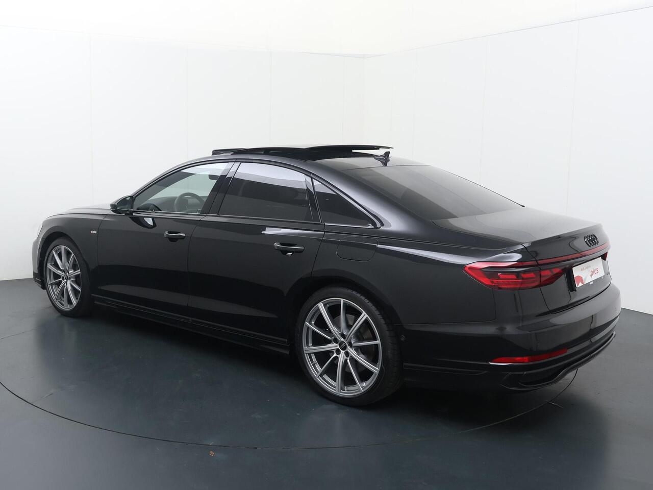 Audi A8 60 TFSI e quattro | 462 PK | SoH 89% | Panoramadak | Digitale Matrix LED koplampen | Nachtzicht assistent | Head-up display | 360 graden Area view | 21" LM velgen | S line | Luchtvering | Vierwielbesturing |