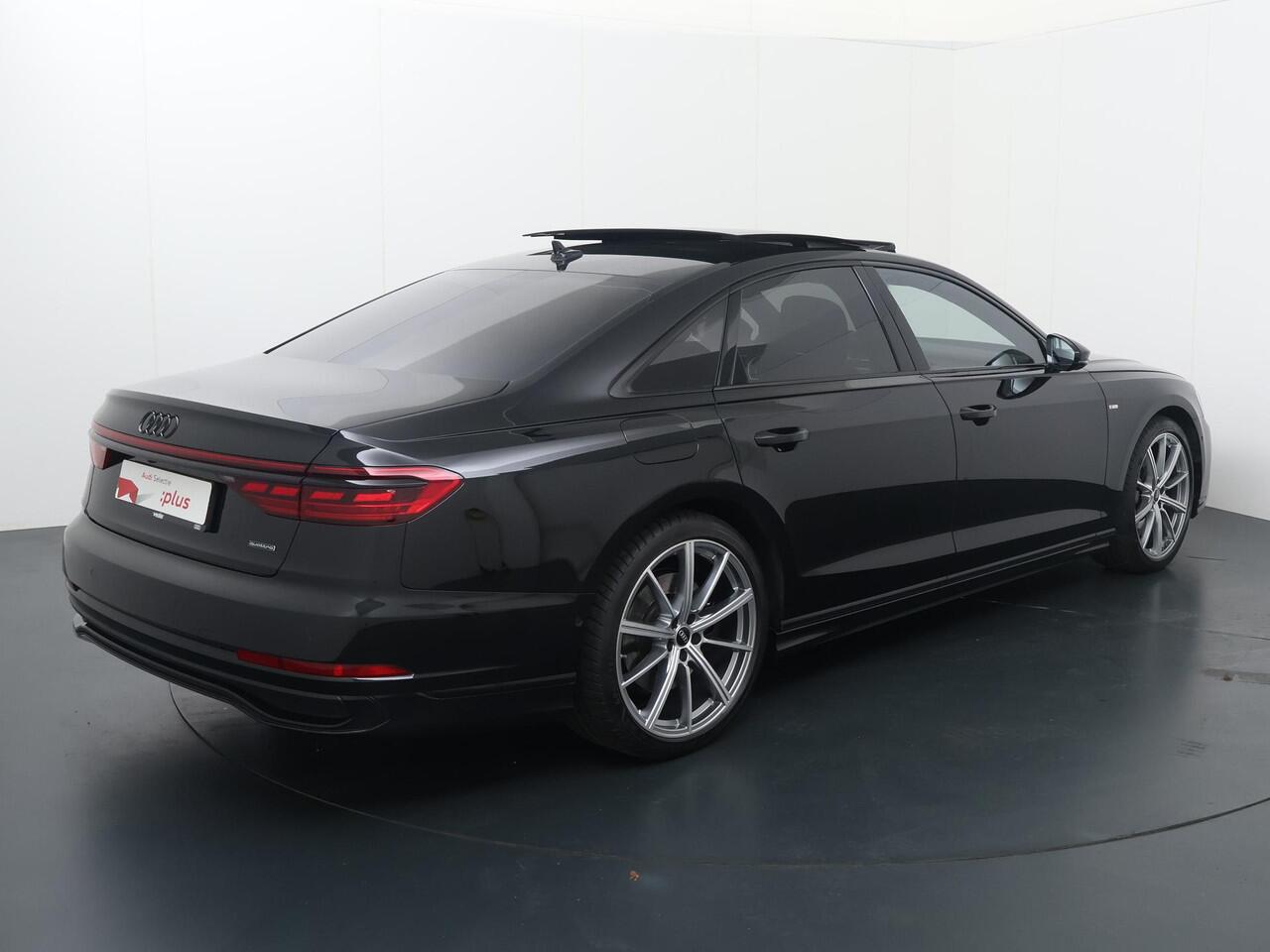 Audi A8 60 TFSI e quattro | 462 PK | SoH 89% | Panoramadak | Digitale Matrix LED koplampen | Nachtzicht assistent | Head-up display | 360 graden Area view | 21" LM velgen | S line | Luchtvering | Vierwielbesturing |