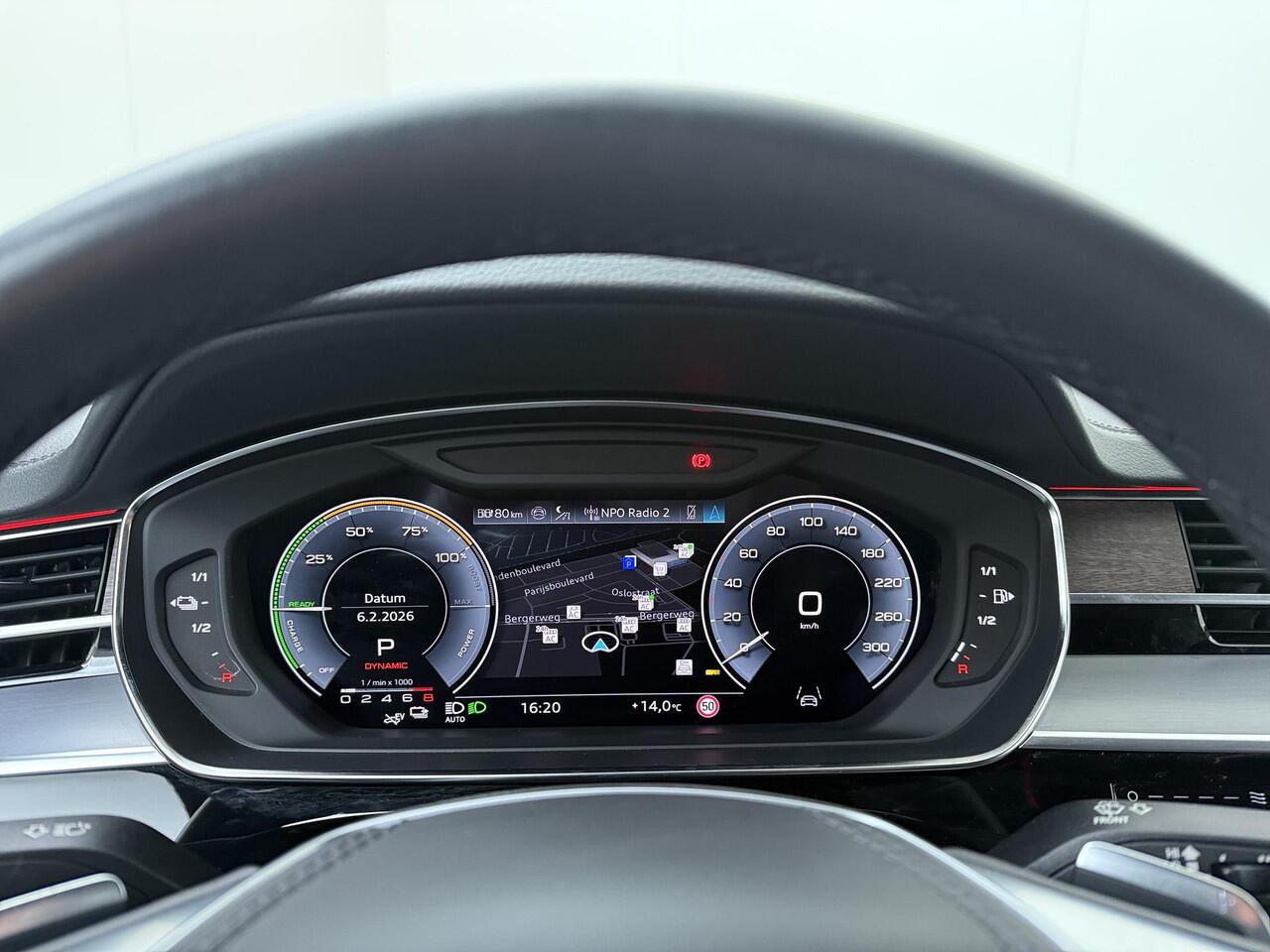 Audi A8 60 TFSI e quattro | 462 PK | SoH 89% | Panoramadak | Digitale Matrix LED koplampen | Nachtzicht assistent | Head-up display | 360 graden Area view | 21" LM velgen | S line | Luchtvering | Vierwielbesturing |