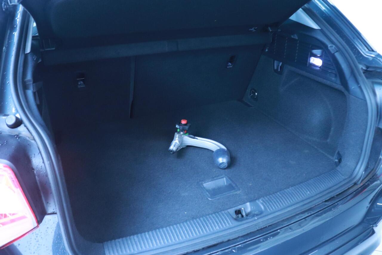 Audi Q2 30 TFSI Business Edition | Virtual cockpit | Trekhaak | Navigatie