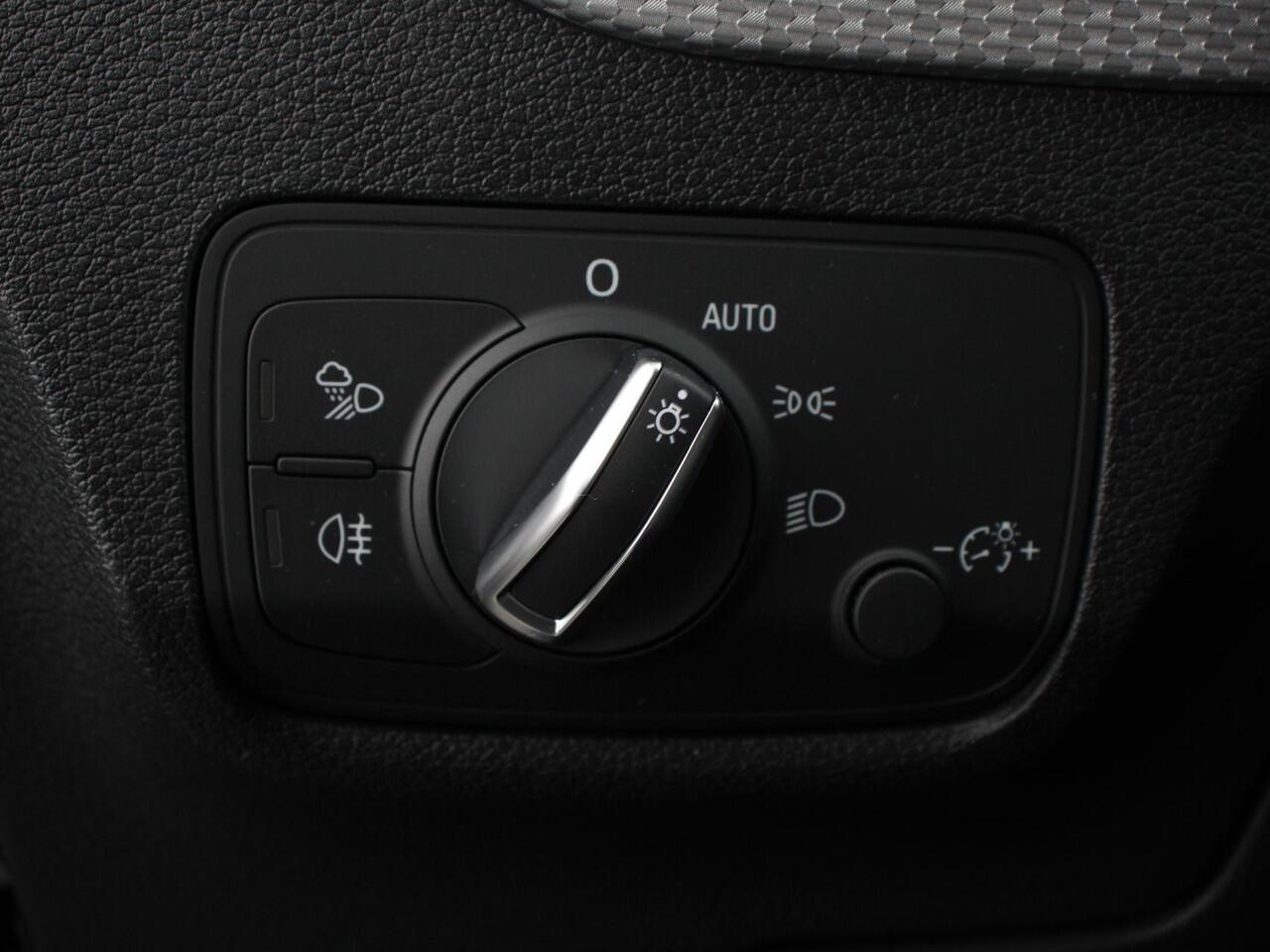 Audi Q2 35 TFSI 150pk Automaat S Edition | Navigatie | Camera | Adaptive Cruise Control | LED Matrix | Elektrische Achterklep | Keyless Entry |