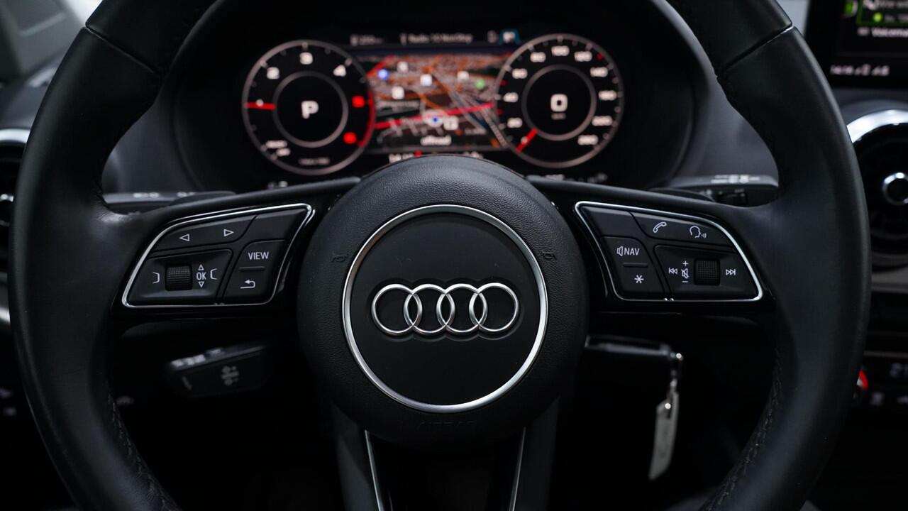 Audi Q2 30 TDI Business Edition 1e Eig. NAP Panodak Lederen sportstoelen Camera Led matrix Navi PDC v+a Rijklaar!