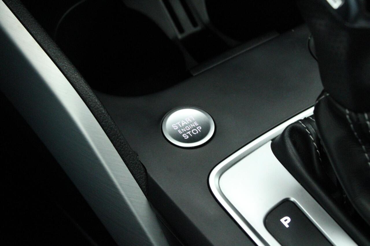 Audi Q2 35 TFSI 150pk S Edition Panoramadak Keyless Virtual Cockpit LED Koplampen S-Line