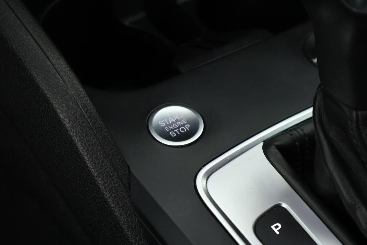 Audi Q2 35 TFSI 150pk S-Line Trekhaak Camera Leder Keyless Stoelverwarming Virtual Cockpit Navigatie