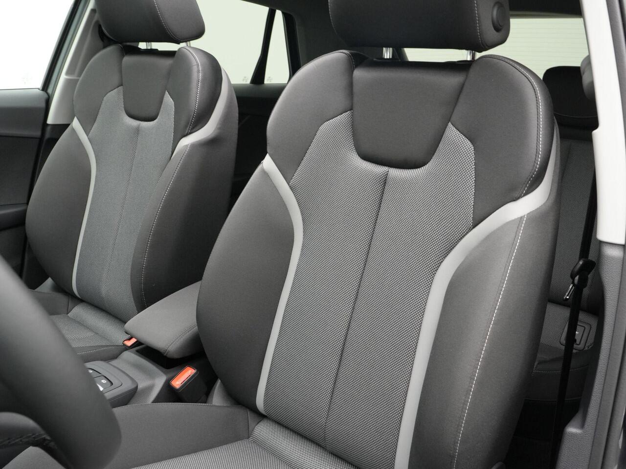 Audi Q2 35 TFSI 150 pk S-tronic Advanced edition / S-Line | Panoramadak | Achteruitrijcamera | Stoelverwarming | Carplay | Matrix LED koplampen | 18 inch