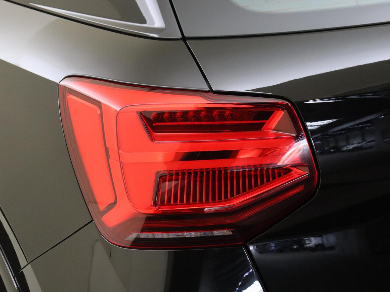 Audi Q2 35 TFSI S Edition | LED matrix verlichting | Optiek zwart Plus | S-line interieur | Virtual cockpit | CarPlay | Draadloze telefoonlader | Cruise control |