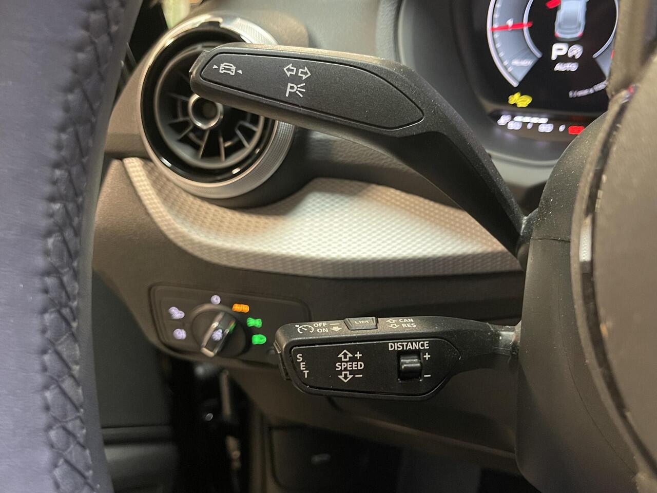 Audi Q2 35 TFSI S Edition 17"/Matrix LED/Camera/Adaptieve cruise/Keyless/PDC v+a/Stoelverwarming/Apple Carplay & Android Auto