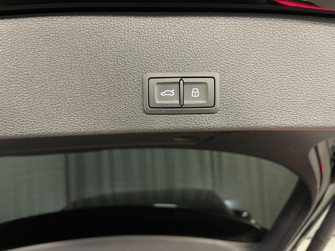 Audi Q2 35 TFSI S Edition 17"/Matrix LED/Camera/Adaptieve cruise/Keyless/PDC v+a/Stoelverwarming/Apple Carplay & Android Auto