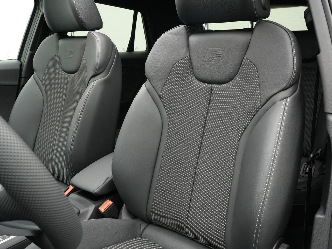 Audi Q2 35 TFSI 150 pk S-tronic Advanced edition / S-Line | Panoramadak | Trekhaak | Aadaptieve onderstelregeling (DCC) | Sportstoelen | Side Assist | Remklauwen rood | 19 inch