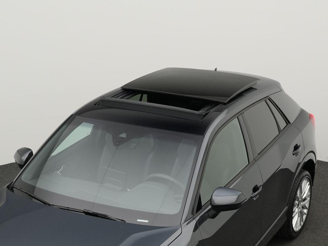 Audi Q2 35 TFSI 150 pk S-tronic Advanced edition / S-Line | Panoramadak | Trekhaak | Aadaptieve onderstelregeling (DCC) | Sportstoelen | Side Assist | Remklauwen rood | 19 inch