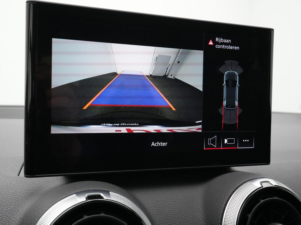 Audi Q2 35 TFSI 150 pk S-tronic Advanced edition / S-Line | Panoramadak | Trekhaak | Aadaptieve onderstelregeling (DCC) | Sportstoelen | Side Assist | Remklauwen rood | 19 inch