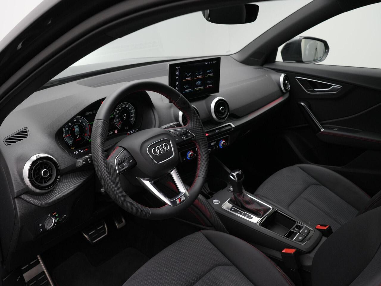 Audi Q2 35 TFSI 150 pk S-tronic S-Line | Trekhaak | Standkachel | Matrix LED | Leder/alcantara | Achteruitrijcamera | Navigatie | Stoelverwarming