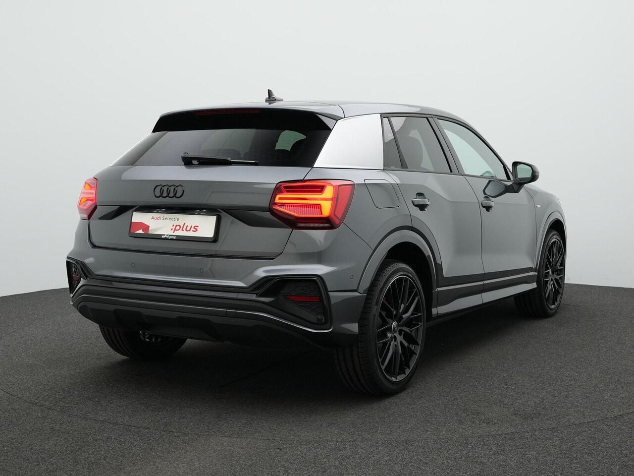 Audi Q2 35 TFSI 150 pk S-tronic S-Line | Trekhaak | Standkachel | Matrix LED | Leder/alcantara | Achteruitrijcamera | Navigatie | Stoelverwarming