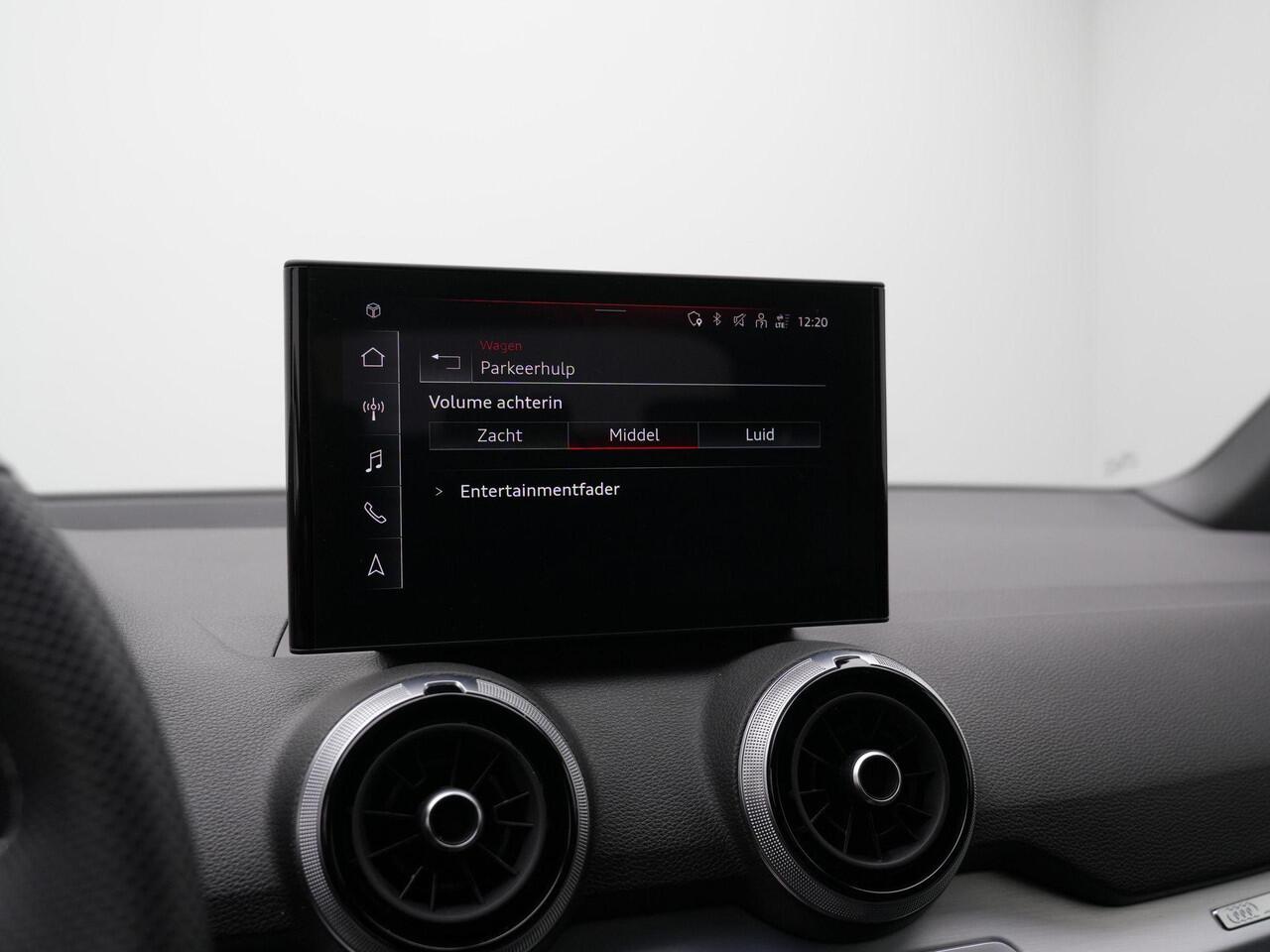 Audi Q2 35 TFSI 150 pk S-tronic S edition / S-Line | Matrix LED | Navigatie | Parkeersensoren achter | Carplay