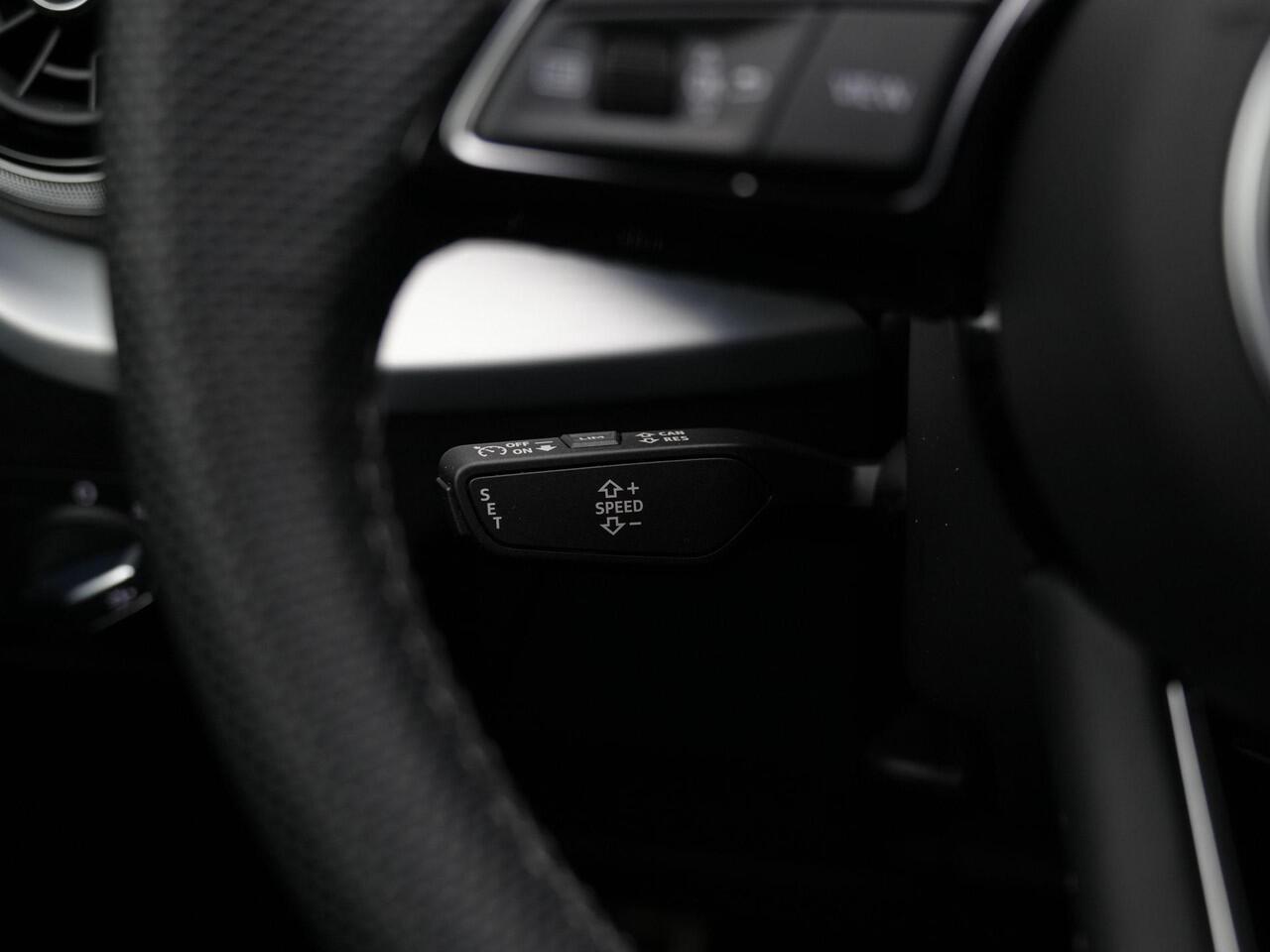 Audi Q2 35 TFSI 150 pk S-tronic S edition / S-Line | Matrix LED | Navigatie | Parkeersensoren achter | Carplay