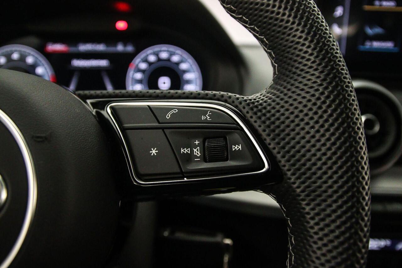 Audi Q2 35 TFSI S Edition | Achteruitrijcamera | Matrix-led | ACC | Ambient lichting | Parking |