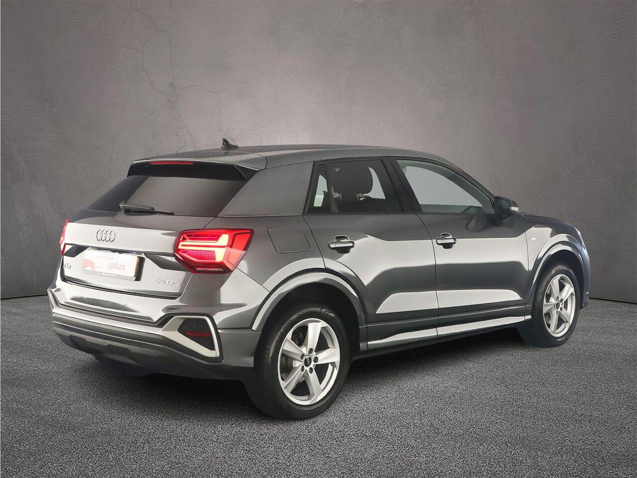 Audi Q2 35 TFSI S Edition | Achteruitrijcamera | Matrix-led | ACC | Ambient lichting | Parking |