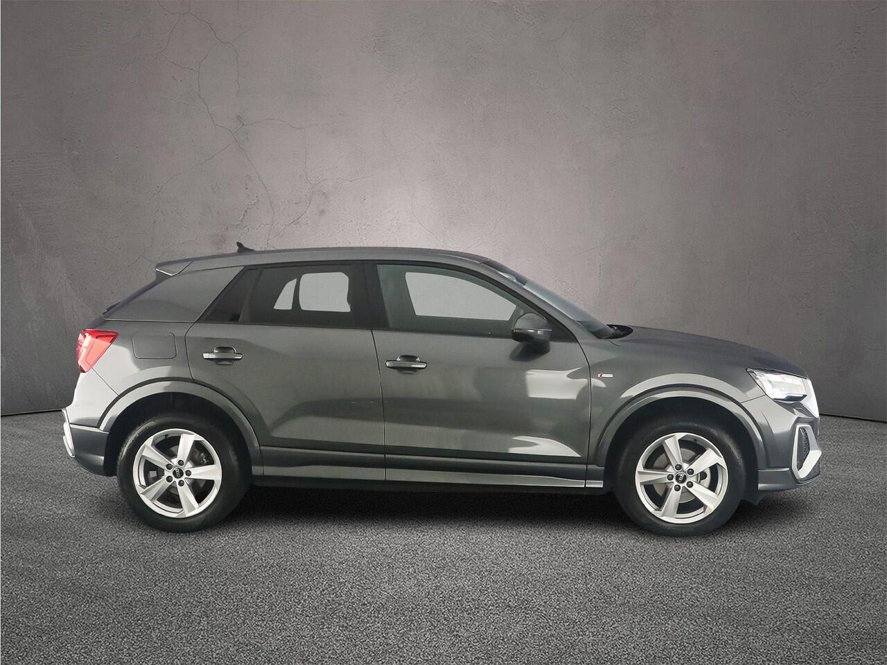 Audi Q2 35 TFSI S Edition | Achteruitrijcamera | Matrix-led | ACC | Ambient lichting | Parking |