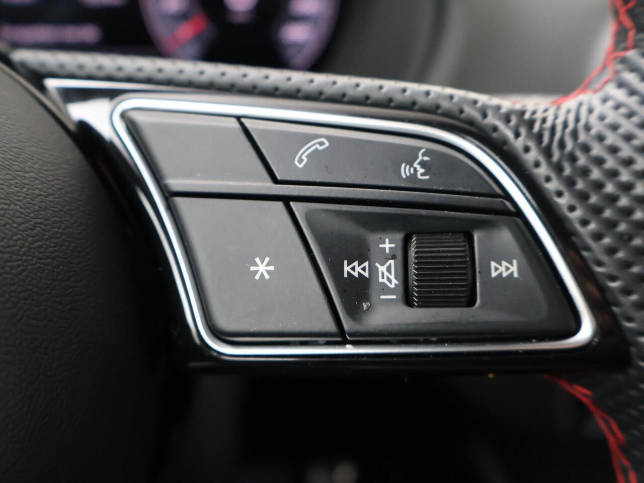 Audi Q2 35 TFSI S Edition | 150 PK | Automaat | Trekhaak | Sonos sound system | 18" LM velgen | Voorstoelen verwarmd | Matrix LED koplampen | S line |