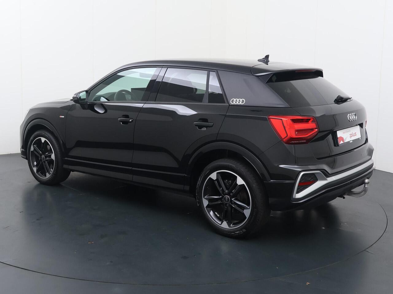Audi Q2 35 TFSI S Edition | 150 PK | Automaat | Trekhaak | Sonos sound system | 18" LM velgen | Voorstoelen verwarmd | Matrix LED koplampen | S line |