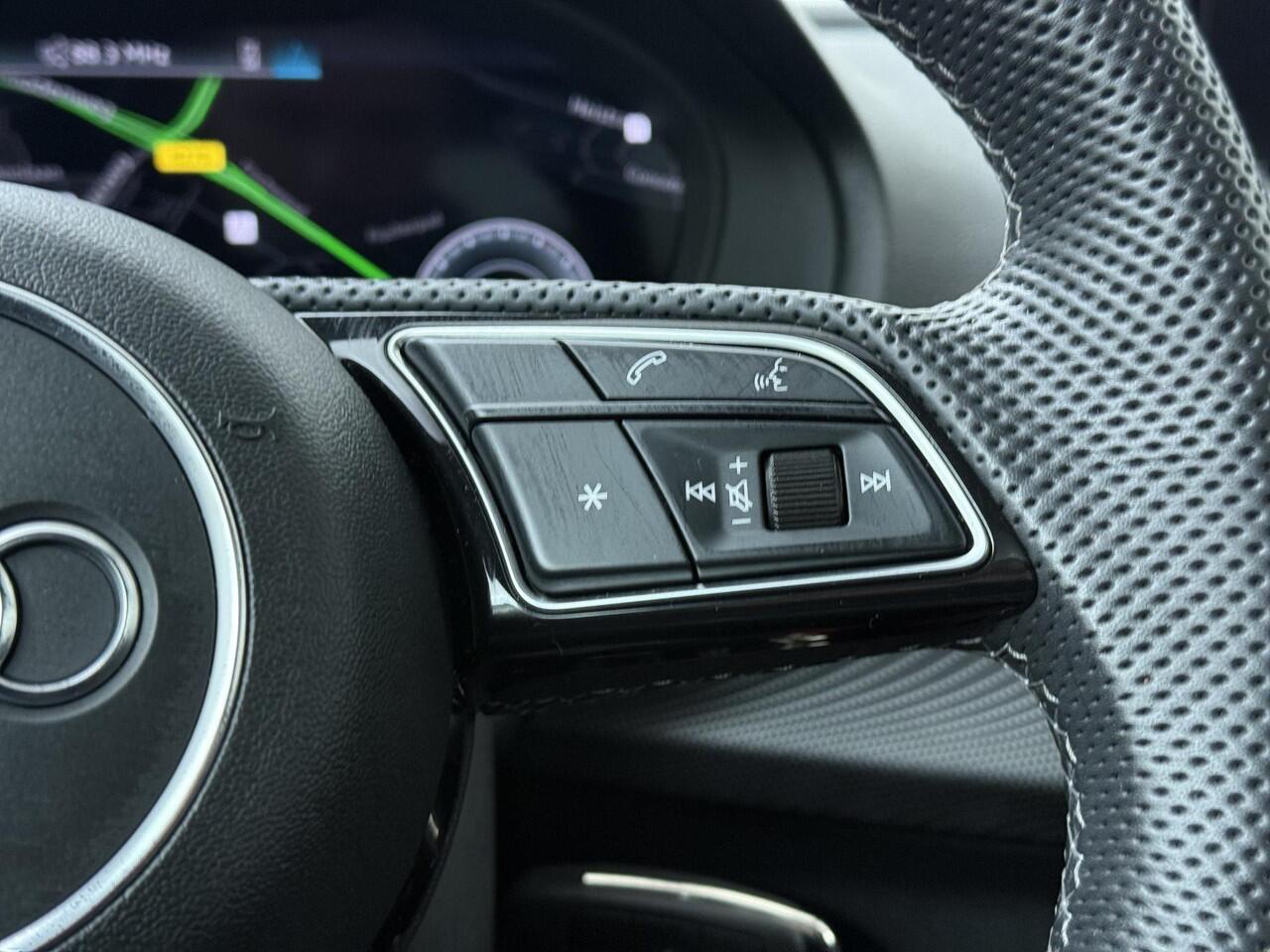 Audi Q2 35 TFSI S Edition | 150 PK | Automaat | Panoramadak | Adaptive Cruisecontrol | Stoelverwarming | Trekhaak |