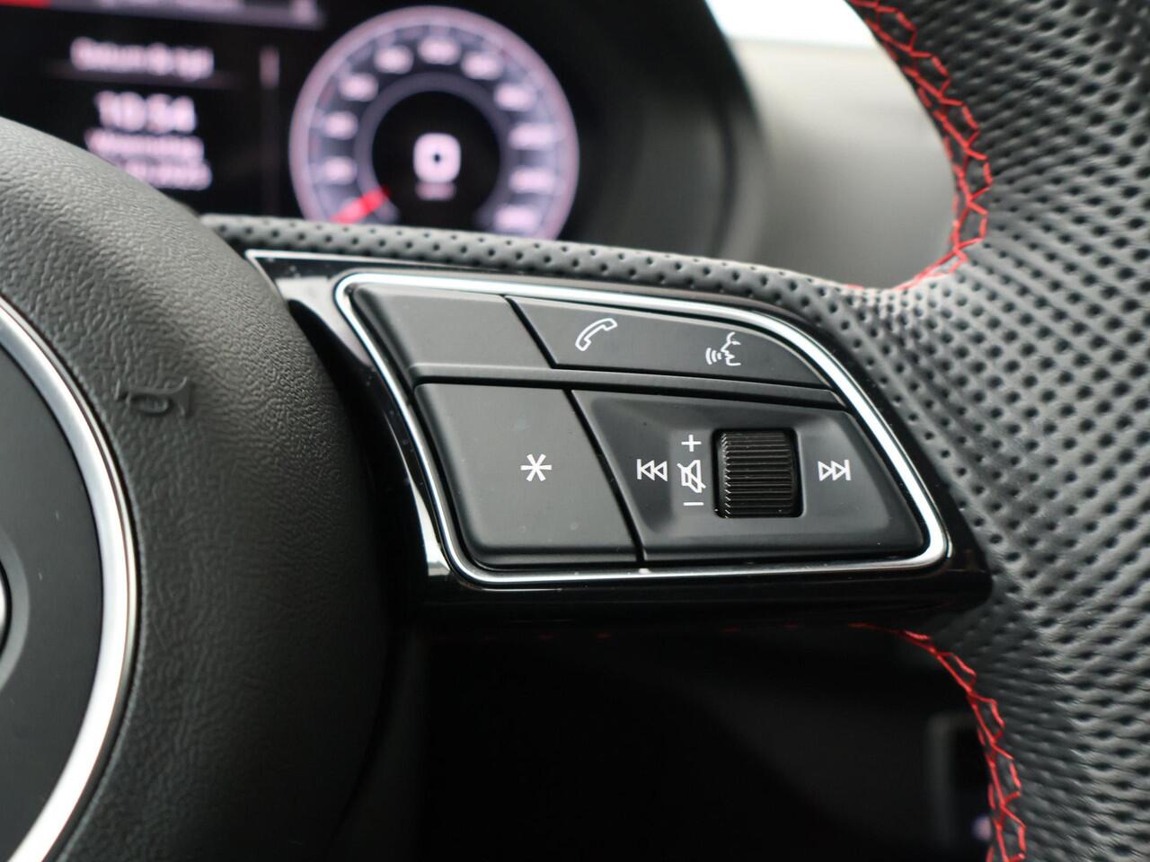 Audi Q2 35 TFSI S Edition | 150 PK | Automaat | Trekhaak | Matrix LED koplampen | 18" LM velgen | S line | Sonos|