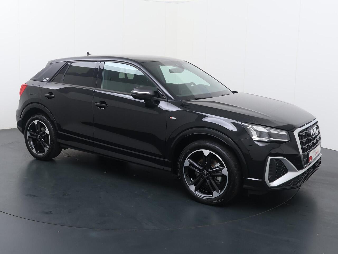 Audi Q2 35 TFSI S Edition | 150 PK | Automaat | Trekhaak | Matrix LED koplampen | 18" LM velgen | S line | Sonos|