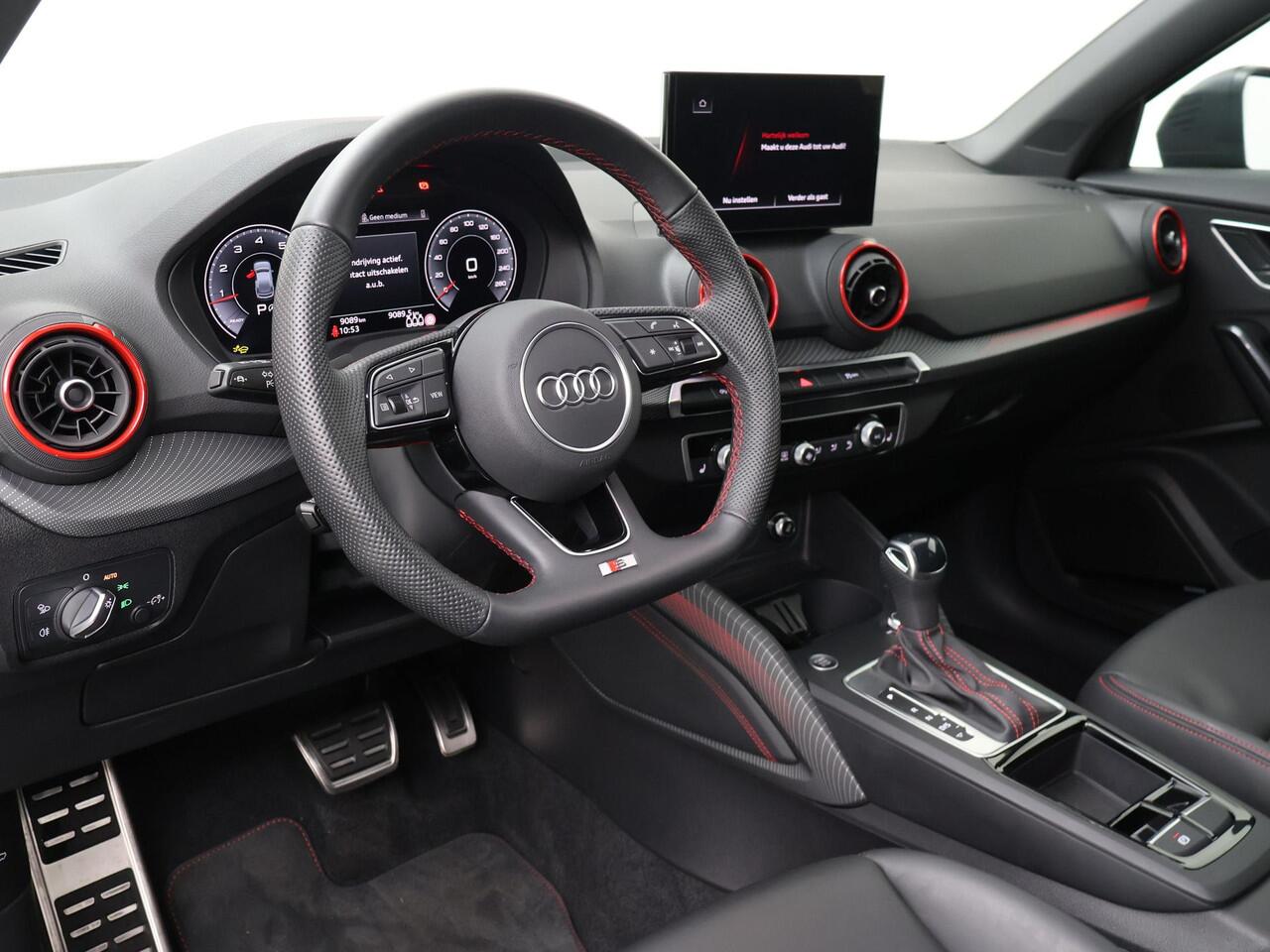 Audi Q2 35 TFSI S Edition | 150 PK | Automaat | Trekhaak | Matrix LED koplampen | 18" LM velgen | S line | Sonos|