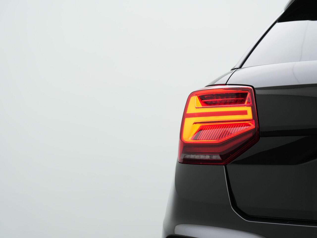 Audi Q2 35 TFSI 150 pk S-tronic S Edition / S-Line | Panoramadak | Matrix LED | Stoelverwarming | Navigatie