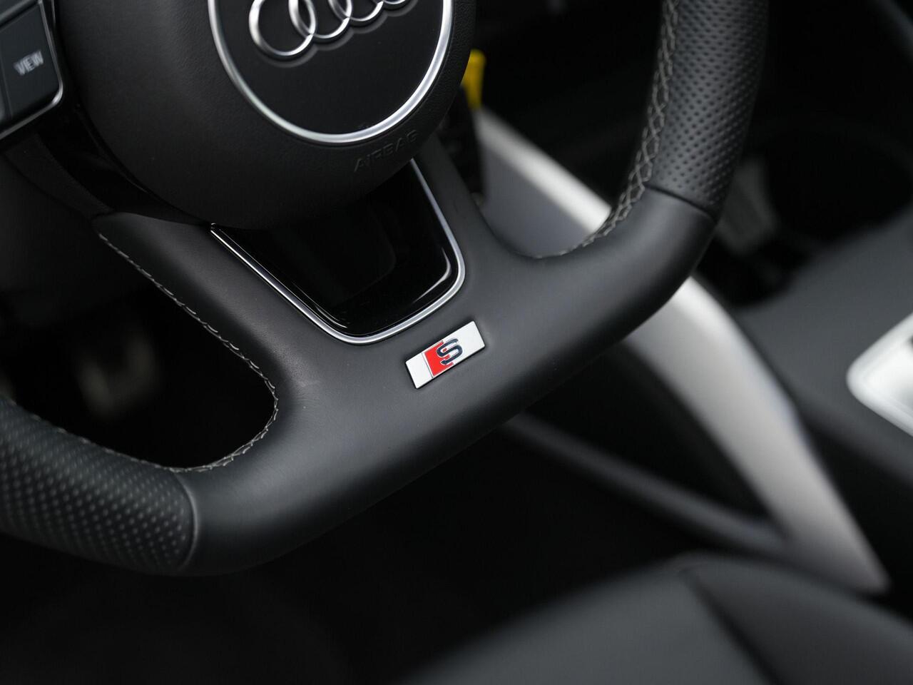 Audi Q2 35 TFSI 150 pk S-tronic S Edition / S-Line | Panoramadak | Matrix LED | Stoelverwarming | Navigatie