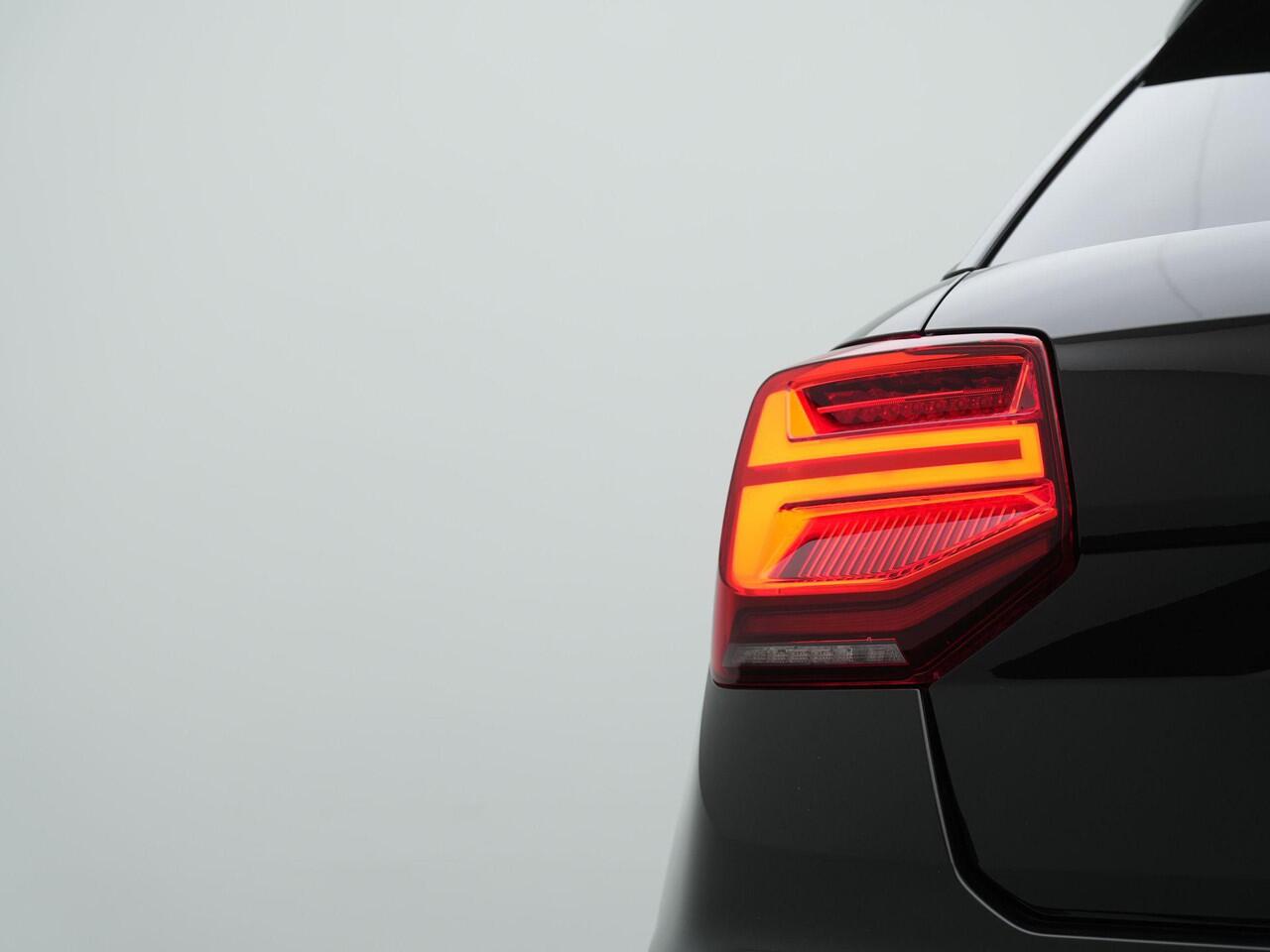 Audi Q2 35 TFSI 150 pk S-tronic S Edition / S-Line | Panoramadak | Matrix LED | Stoelverwarming | Virtual Cockpit