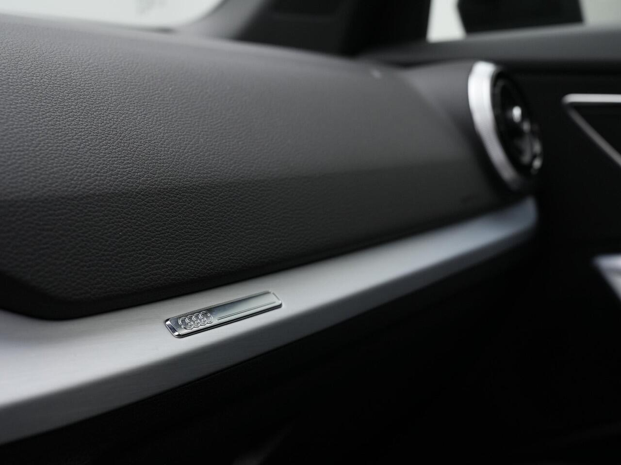 Audi Q2 35 TFSI 150 pk S-tronic S Edition / S-Line | Panoramadak | Matrix LED | Stoelverwarming | Virtual Cockpit