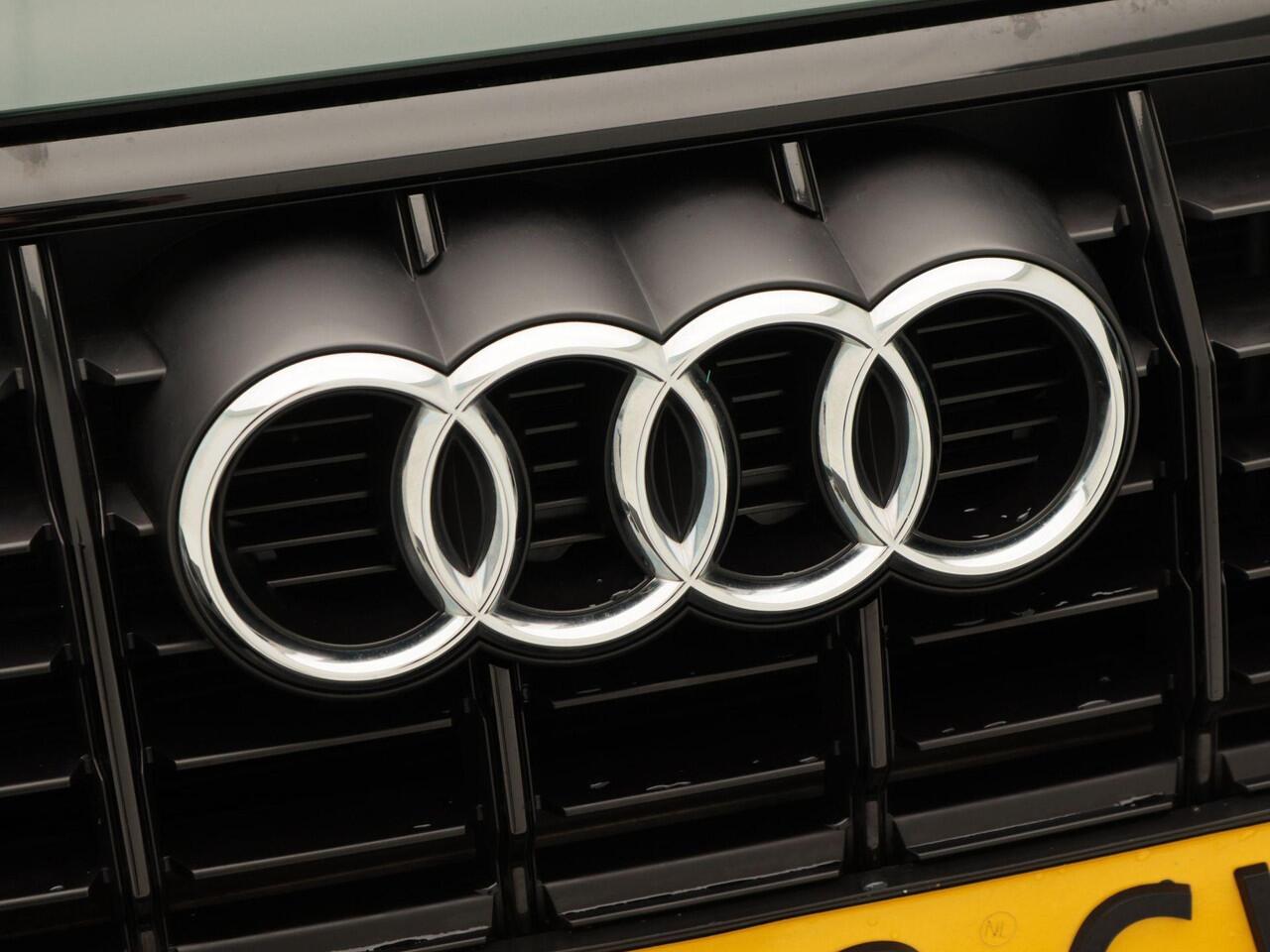 Audi Q3 40 TFSi 190 Pk Automaat quattro S-Line | Panoramadak | Adaptive Cruise | Climate Control | Stoelverwarming | Bluetooth | Navigatie | Camera | Trekhaak | 19 inch | LED | 116.661 Km!!