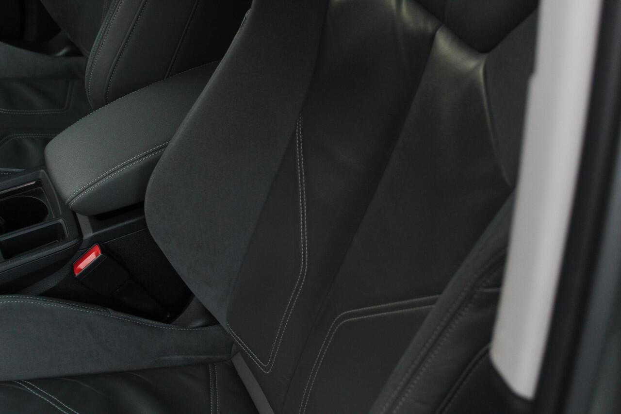 Audi Q3 35 TFSI Advanced Pro S Line Plus | Trekhaak | Black Pack | Cruise Control Adaptief | Audi Drive Select | Matrix Led | Leer | BLIS | Sfeerverlichting